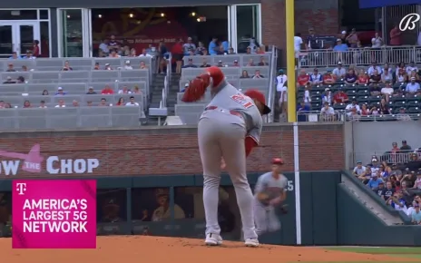 Reds' Hunter Greene makes a slick behind-the-back grab and throws out the runner against the Braves