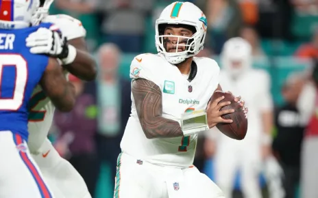 Dolphins, QB Tua Tagovailoa reach 4-year, 2.4M extension