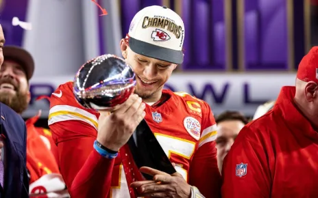 Chiefs’ Patrick Mahomes says he’s not underpaid after QB deals