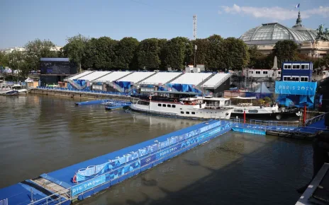 Olympic triathletes begin swim in Seine River after water concerns