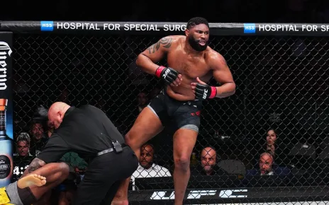 UFC 304’s Curtis Blaydes ‘would f*ck up Alex Pereira:’ Heavyweight move is ‘bad idea’