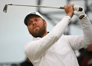 Daniel Brown claims 1-shot lead after opening round of British Open in his major debut