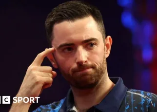 World Matchplay: Luke Humphries pulls through to reach semi-finals