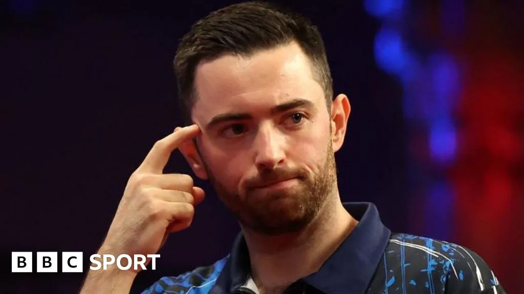 World Matchplay: Luke Humphries pulls through to reach semi-finals