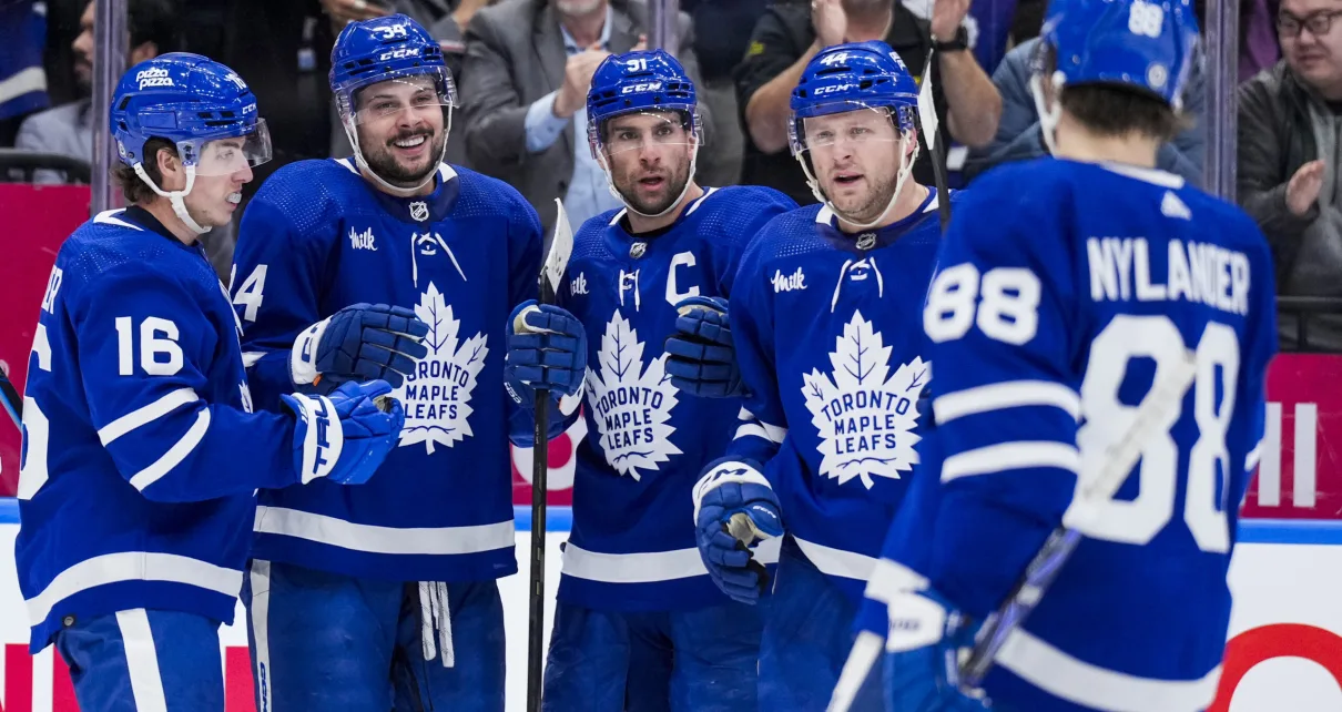 Maple Leafs’ Stars Steal the Spotlight in 6-2 Win vs. Kings – The Hockey Writers – NHL News