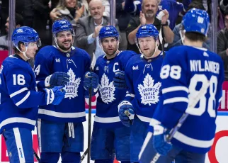 Maple Leafs’ Stars Steal the Spotlight in 6-2 Win vs. Kings – The Hockey Writers – NHL News