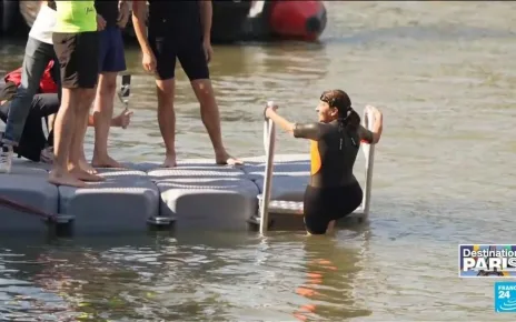 Mayor of Paris takes the plunge nine days before Olympics start