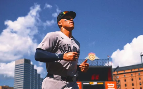 Yankees’ Aaron Judge, Knicks’ Jalen Brunson, Alabama’s Jalen Milroe exchange gifts