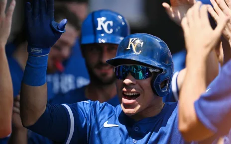 Royals sweep White Sox to end July