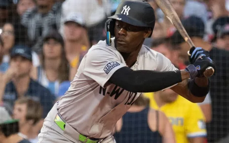 Jazz Chisholm bats fifth, plays center in Yankees debut