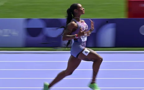 Sha’Carri Richardson wins heat, into 100m semis at Olympics