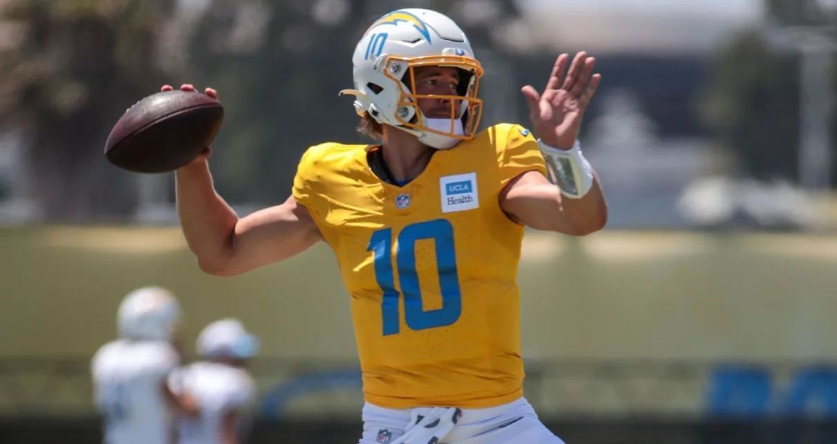 Chargers’ Justin Herbert diagnosed with plantar fascia injury