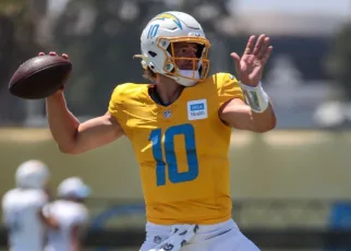 Chargers’ Justin Herbert diagnosed with plantar fascia injury