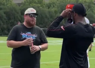 Luke Combs stops by Cincinnati Bengals practice on Thursday