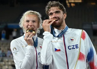 Recently separated Siniakova and Machac win mixed doubles gold