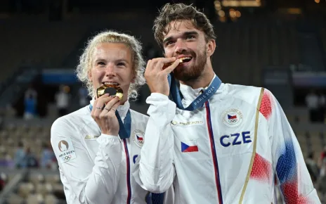 Recently separated Siniakova and Machac win mixed doubles gold