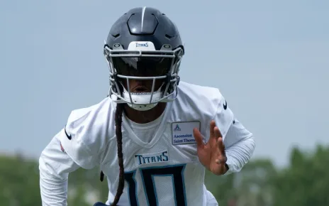 Titans’ DeAndre Hopkins won’t need surgery, out ‘several weeks’