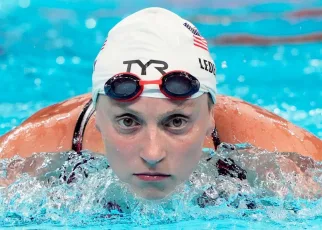 Katie Ledecky wins fourth straight 800m freestyle at Olympics