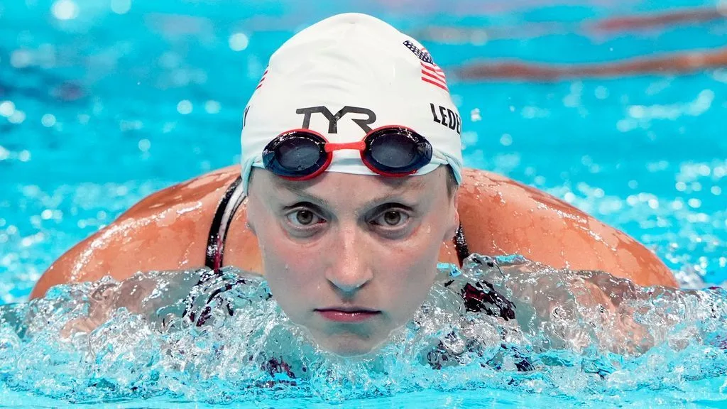 Katie Ledecky wins fourth straight 800m freestyle at Olympics