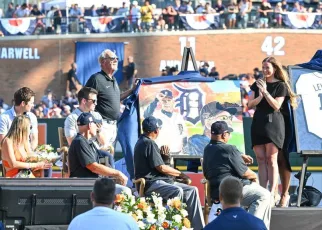 Tigers retire Hall of Fame manager Jim Leyland’s No. 10