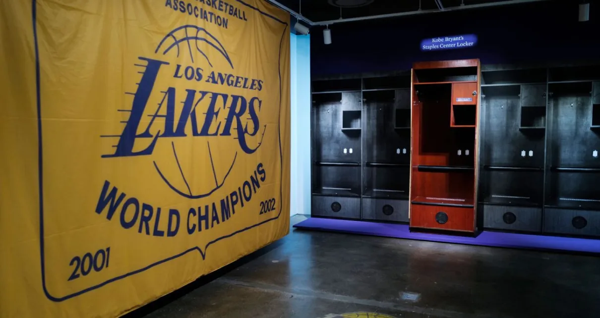 Kobe Bryant’s Staples Center locker fetches record .9M at auction