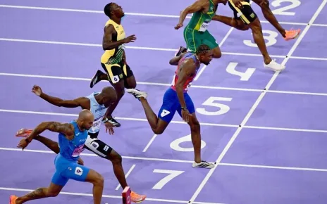 Noah Lyles wins gold for U.S. in 100m by .005 seconds