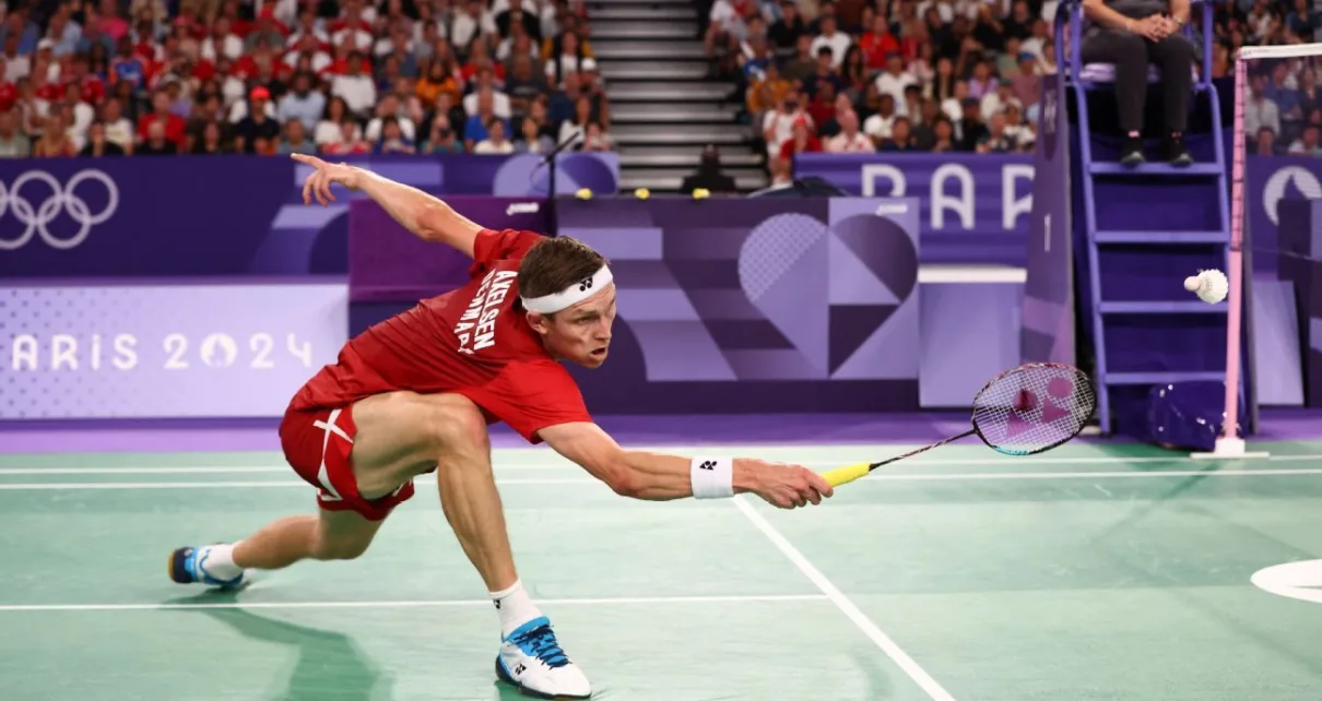 Denmark’s Viktor Axelsen defends badminton gold title