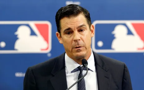 Yankees honor late MLB executive Billy Bean with moment of silence