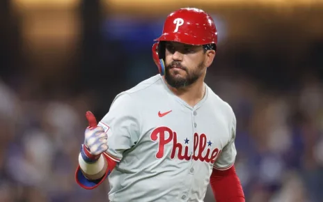 Kyle Schwarber hits three homers as Phillies roll past Dodgers