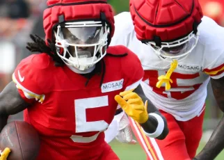 Chiefs WR Marquise Brown hurts shoulder, to miss ‘some time’