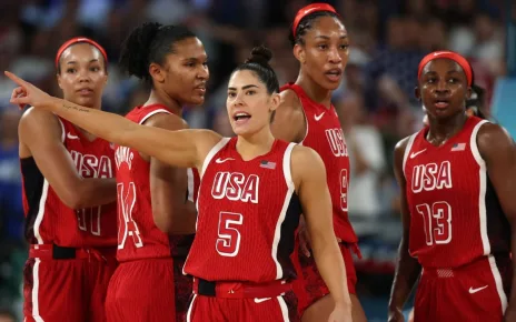 U.S. outlasts France to win 8th straight women’s hoops gold