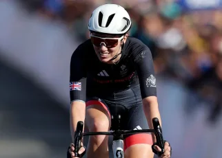 Pfeiffer Georgi fractures neck in Tour de France Femmes crash