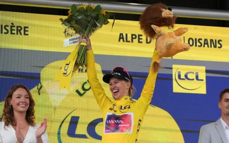 Kasia Niewiadoma wins women’s Tour de France by just 4 seconds