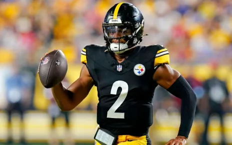 Steelers’ offense struggles under Russell Wilson, Justin Fields