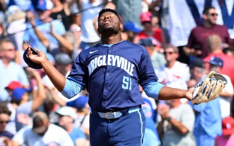 Cubs release former closer Hector Neris, call up Jack Neely