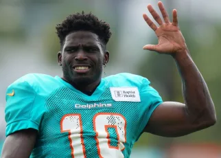 Dolphins’ Tyreek Hill skips team drills during practice with Bucs