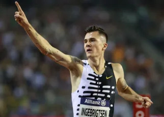 Jakob Ingebrigtsen breaks 3K world record by over 3 seconds