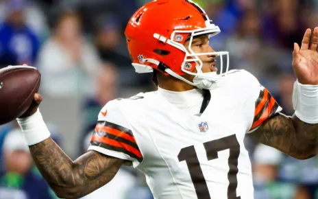 Cleveland Browns keep all four quarterbacks on 53-man roster