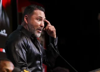 Oscar De La Hoya recalls being ‘pretty cool’ with Dana White: ‘When a guy slaps his wife in public…’