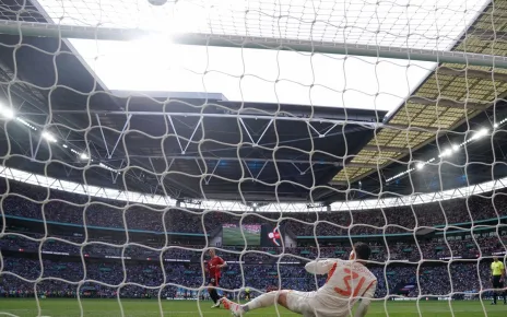 Jonny misses from the spot as City beat United to Community Shield title