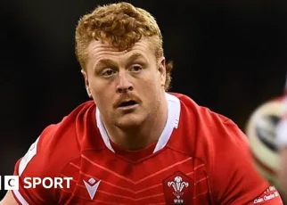 Bradley Roberts: Back injury prompts Wales and Dragons hooker to quit