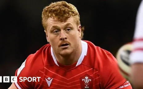 Bradley Roberts: Back injury prompts Wales and Dragons hooker to quit