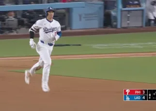 Dodgers Shohei Ohtani launches his 34th home run, a solo shot that extends lead vs. Phillies