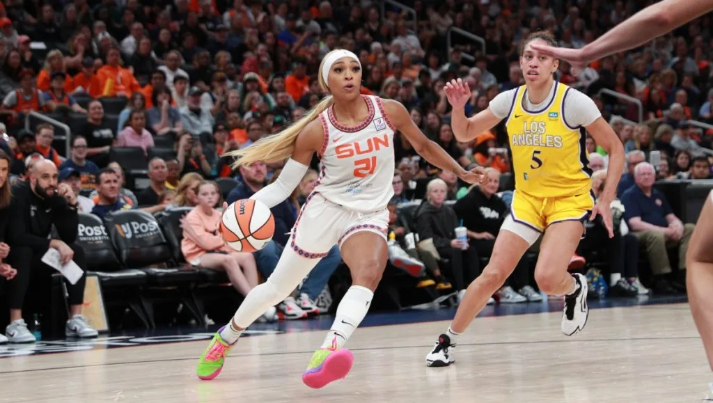 Carrington leads Sun over Sparks in historic night at TD Garden