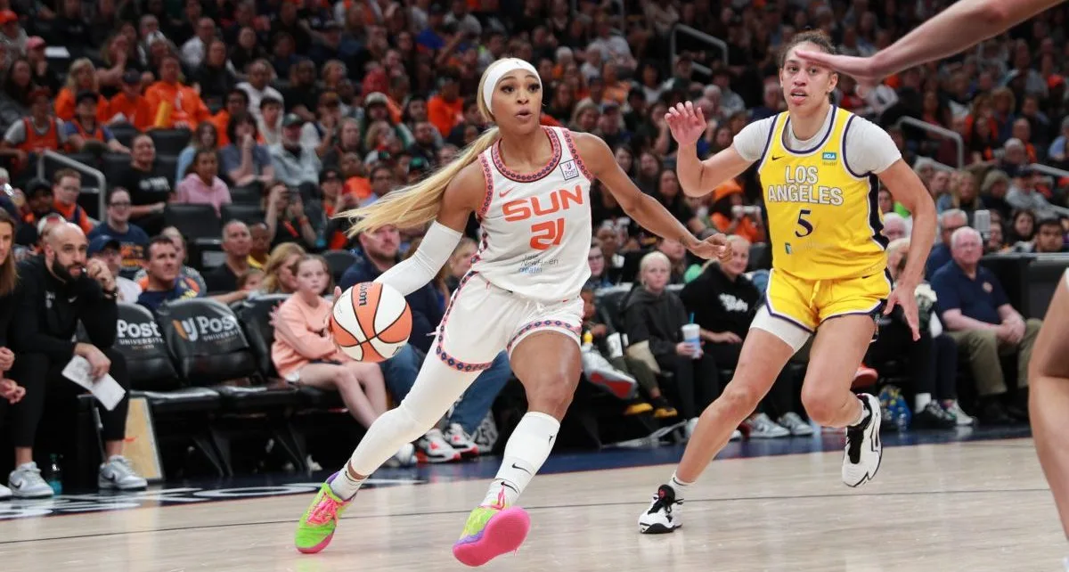 Carrington leads Sun over Sparks in historic night at TD Garden