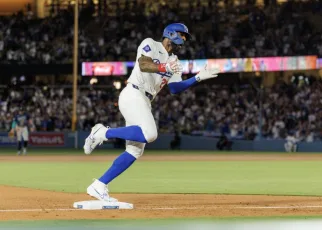 Jason Heyward’s pinch-hit, three-run homer lifts Dodgers past Mariners