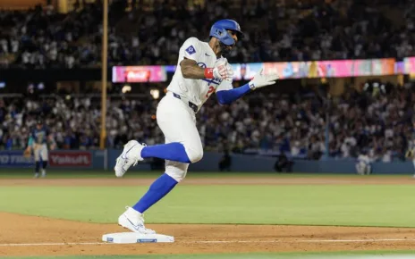 Jason Heyward’s pinch-hit, three-run homer lifts Dodgers past Mariners