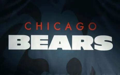 Former Bears Coach Reveals What Makes Playing QB Difficult In Chicago