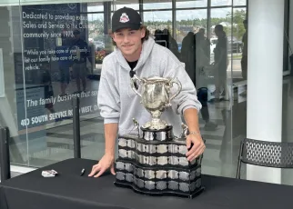 Canucks Prospect Josh Bloom Celebrates Memorial Cup in Hometown – The Hockey Writers – Canucks Prospects