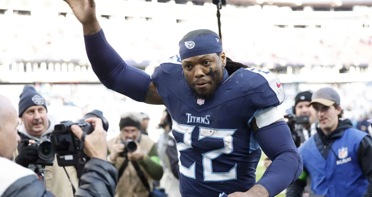 Derrick Henry Says 1 QB’s Arm Talent Is ‘Through The Roof’